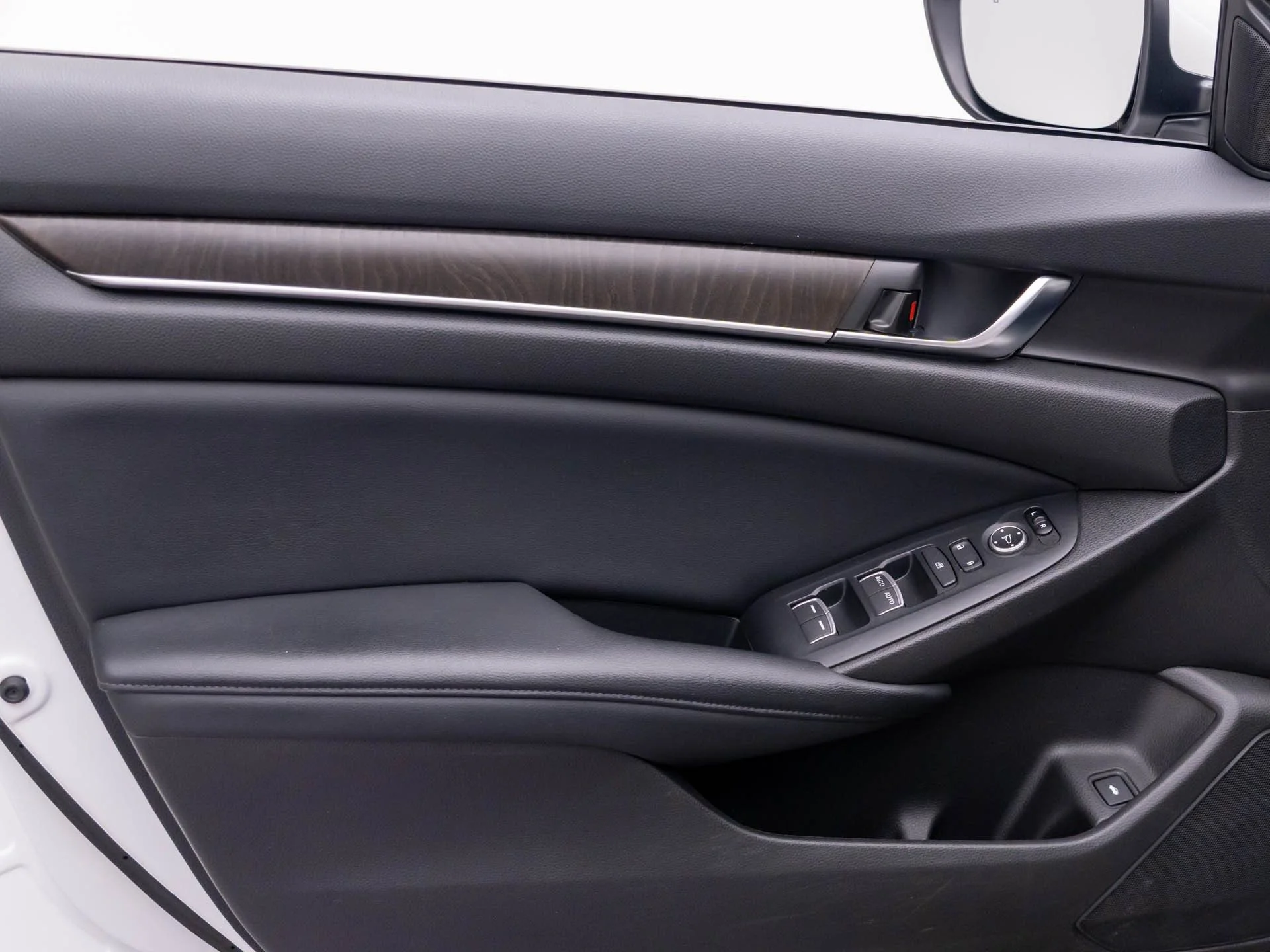 Used 2018  Honda EX image 13