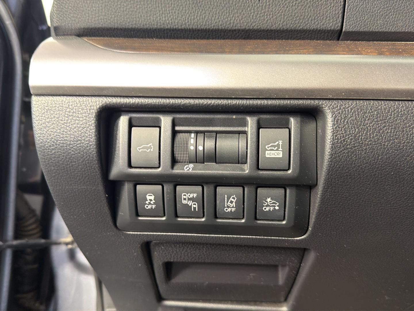 Used 2018 Magnetite Gray Metallic Subaru Limited image 10