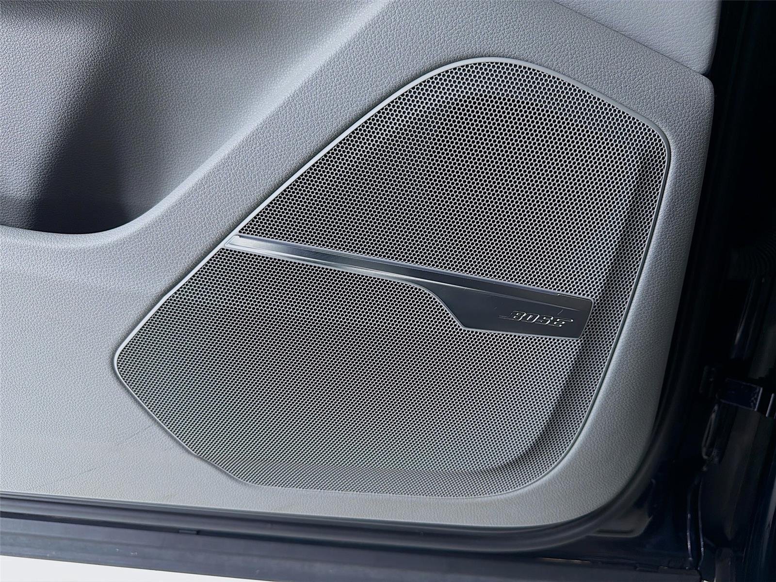 Used 2018  AUDI  image 9