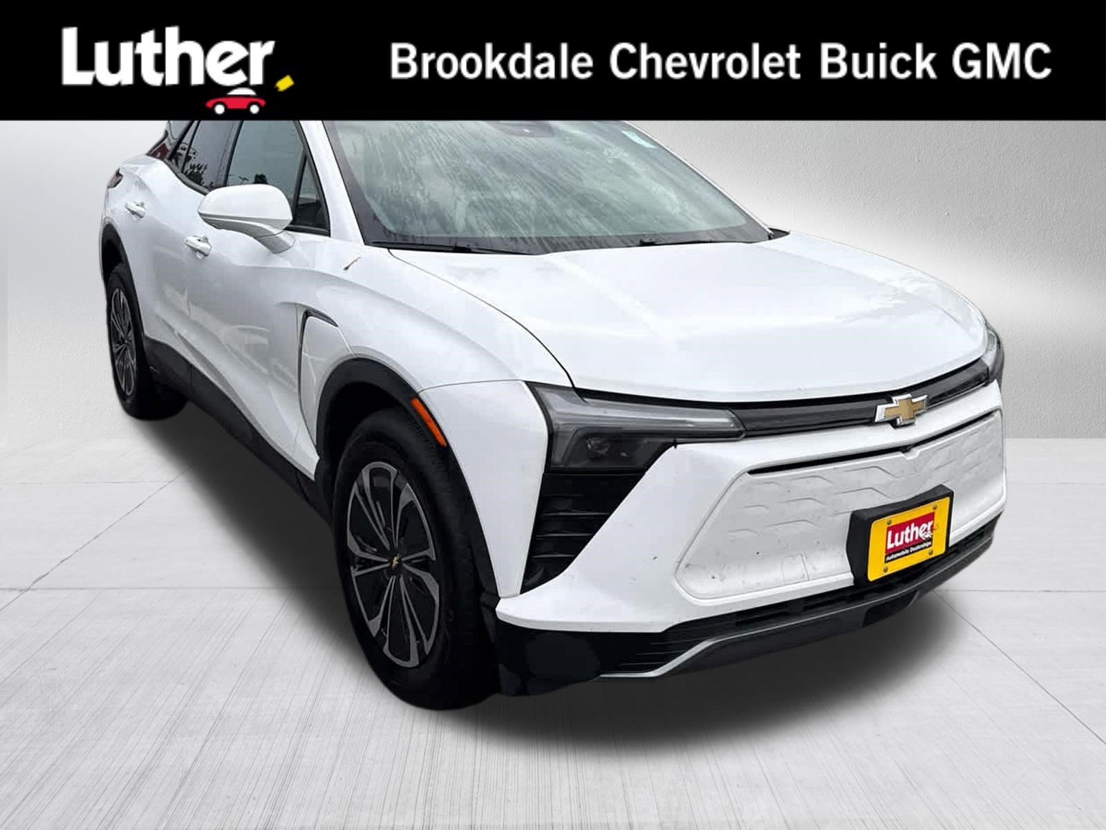 Used 2024 Summit White Chevrolet LT image 1