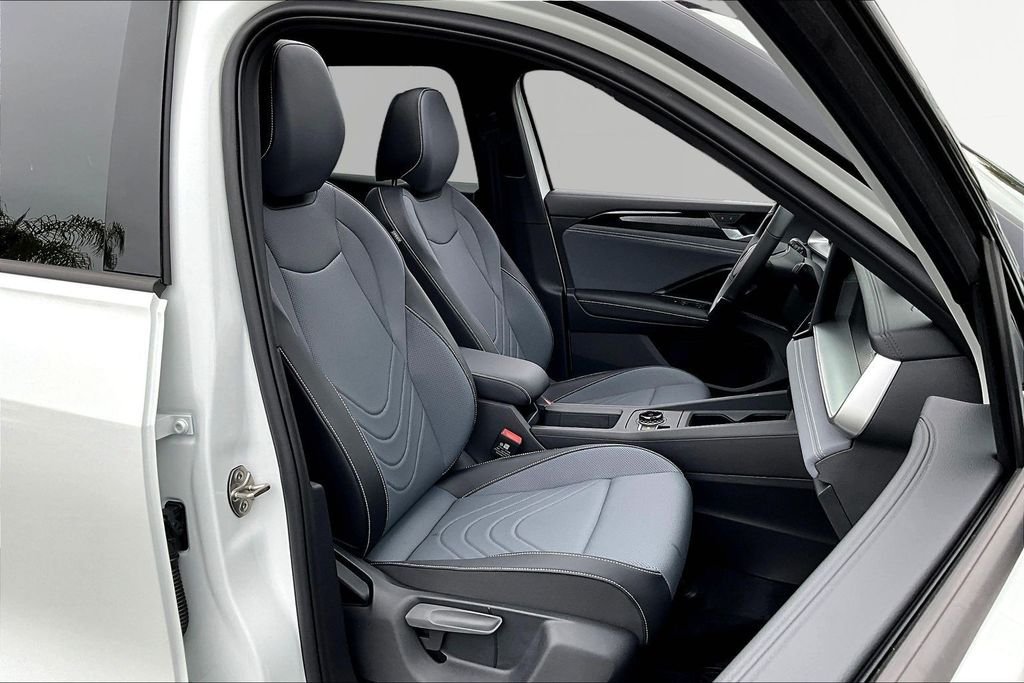 New 2026 White Volkswagen 2.0T SE R-Line Black image 30