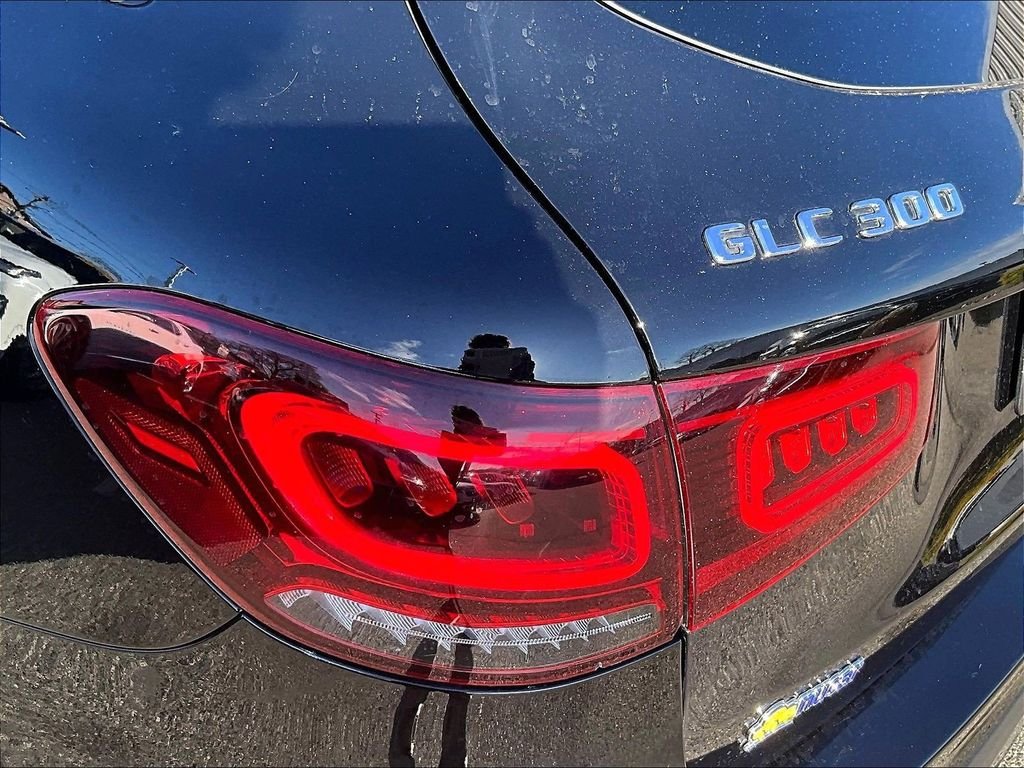 Used 2022 Black Mercedes-Benz GLC 300 image 32