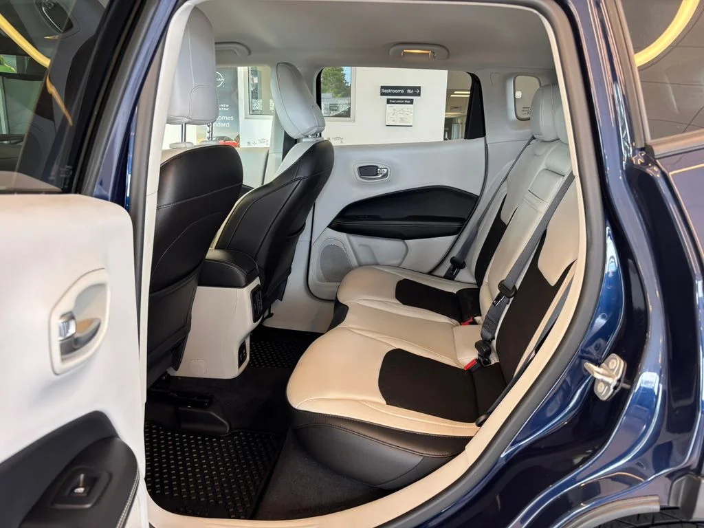 Used 2018 Blue Jeep Latitude image 26