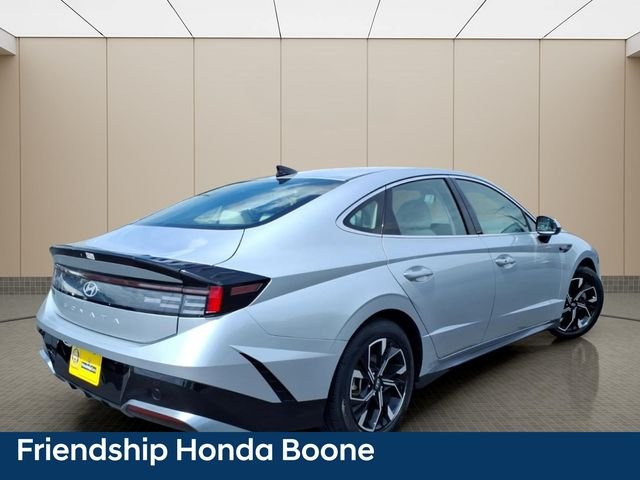 Used 2024 Silver Hyundai SEL image 8