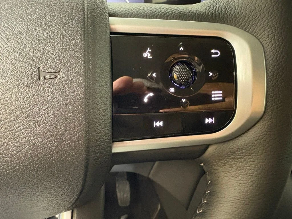 2026 Nissan Armada SV - Photo 25