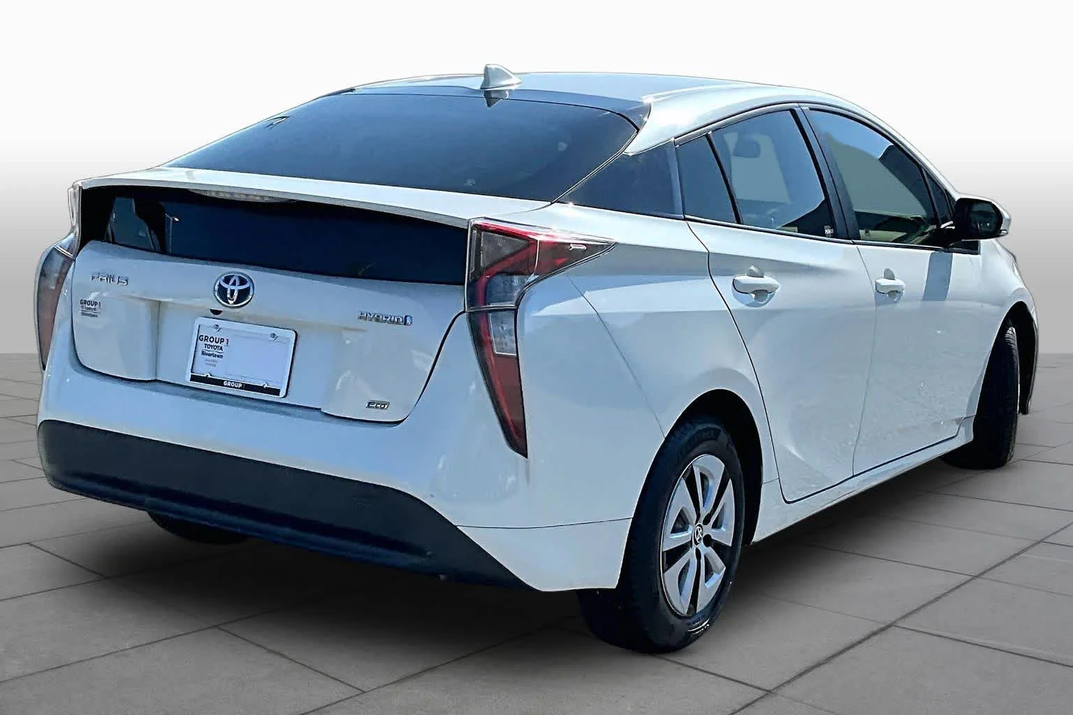 Used 2016 Blizzard Pearl Toyota Three image 10