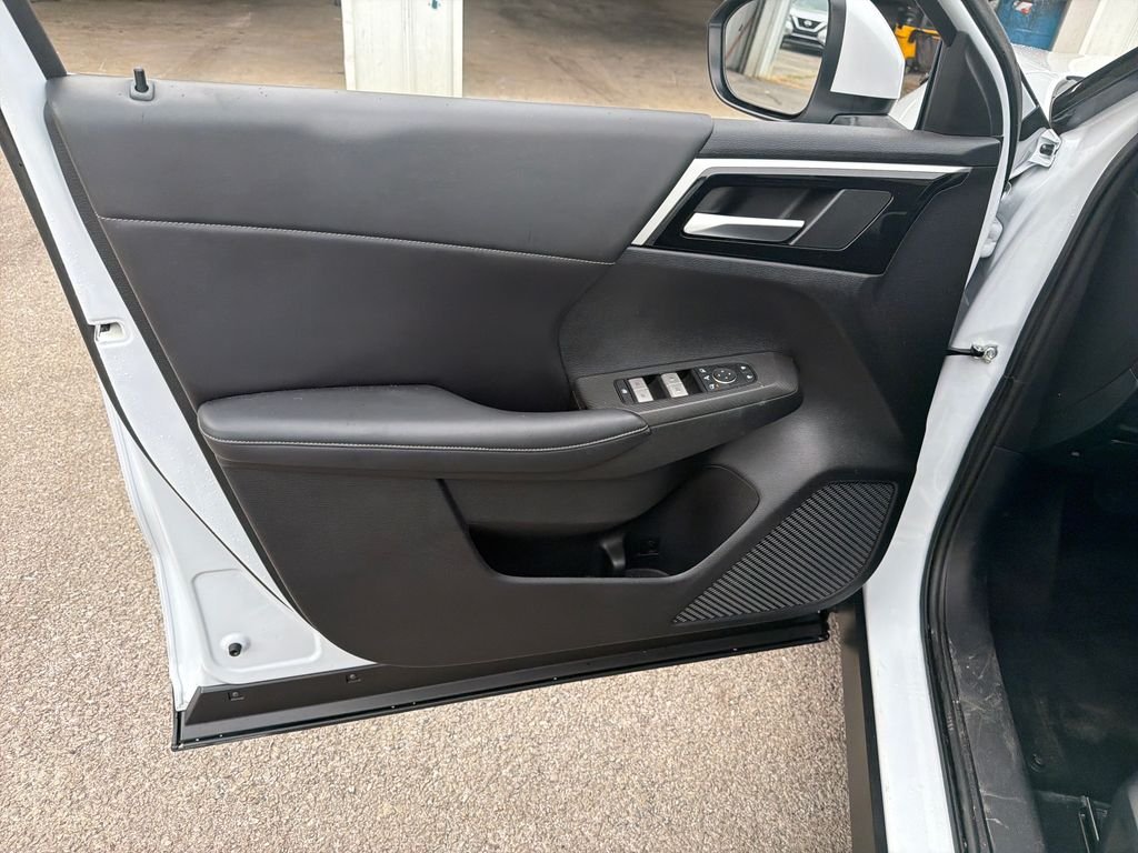 Used 2025 White Mitsubishi SE image 12