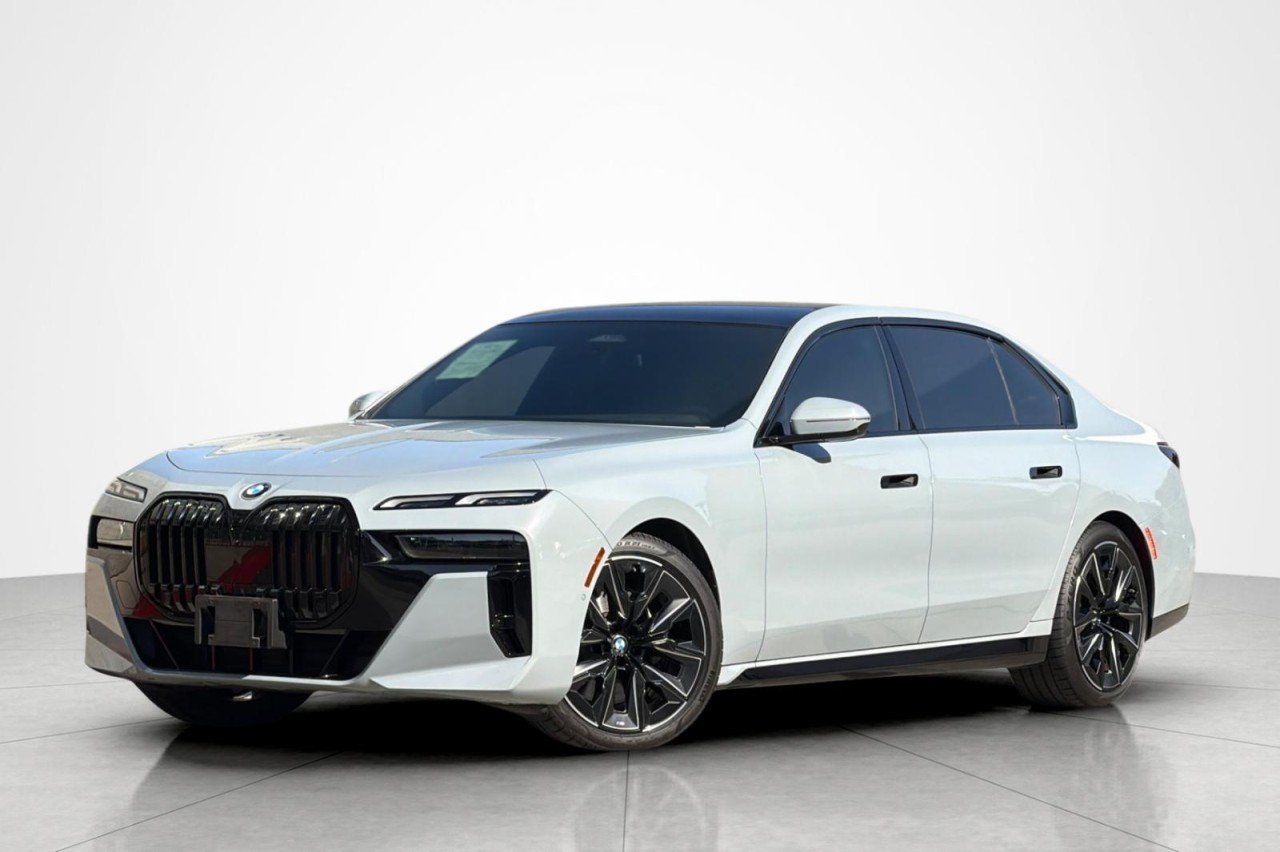 2023 BMW 7 Series 740i's photo