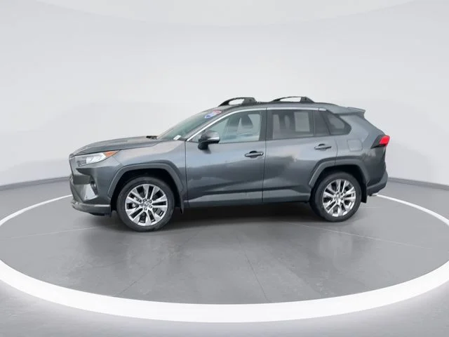 Used 2020 Gray Toyota XLE Premium image 4