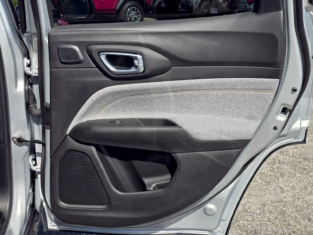 New 2026 Silver Jeep Latitude image 38