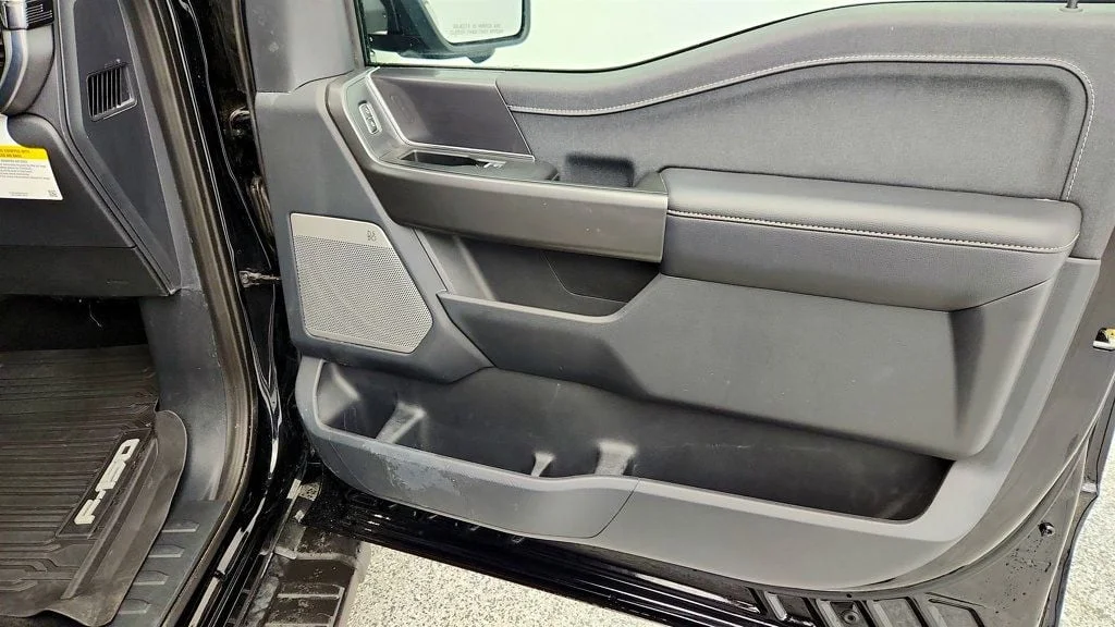 Used 2025 Agate Black Metallic Ford LARIAT 4WD SuperCrew 5.5