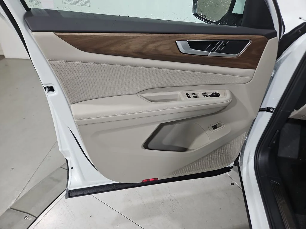 New 2026 White/off-white Volkswagen 2.0T SE w/Technology image 10