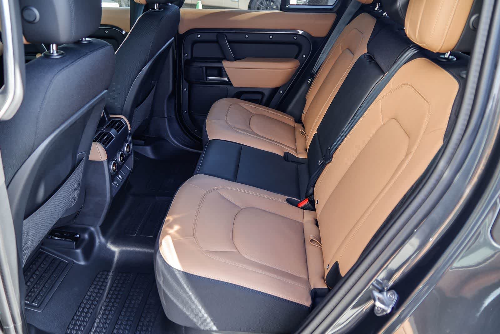 2026 Land Rover Defender V8 - Photo 13
