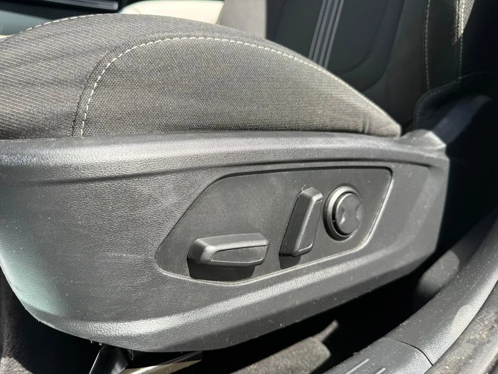 Used 2024 Silver Hyundai SEL image 19