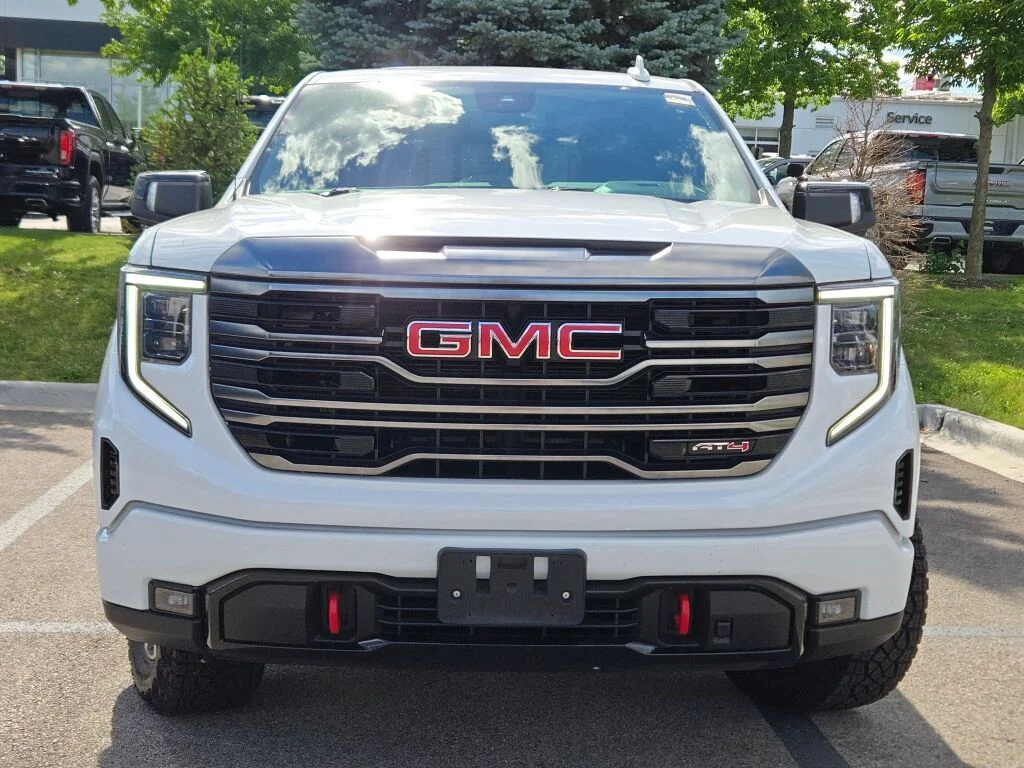 Used 2022 White GMC AT4 image 5