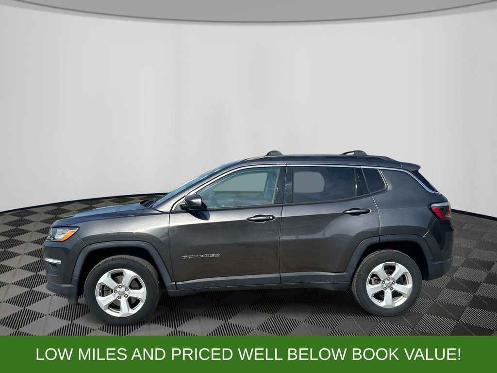 Used 2018 Gray Jeep Latitude image 2