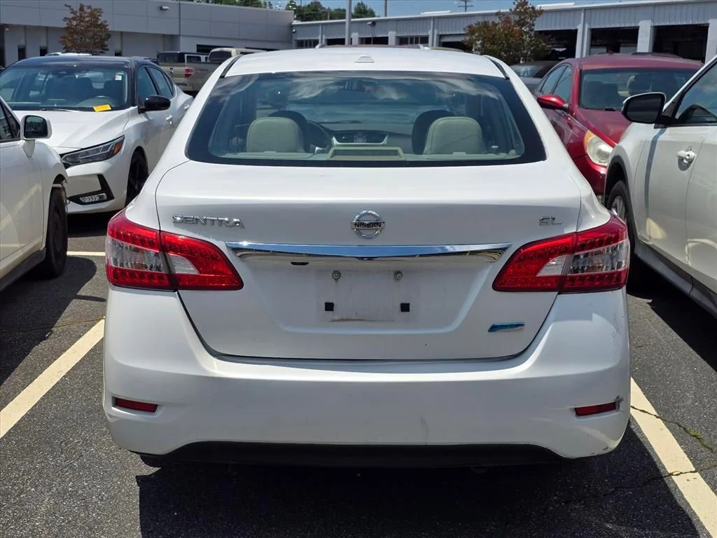 Used 2013 White Nissan SL image 9
