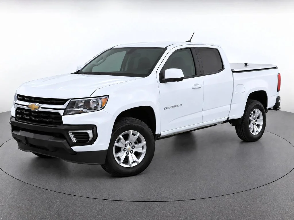 Used 2022 White Chevrolet LT image 2