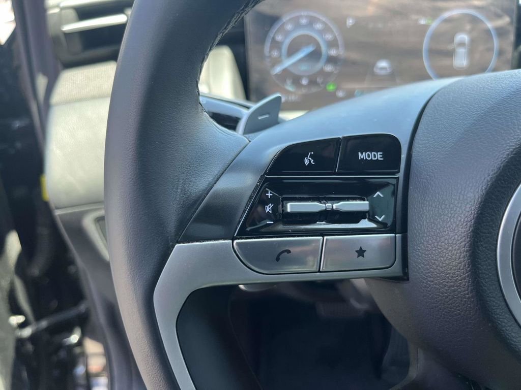 Used 2024 Black Hyundai SEL Convenience image 18