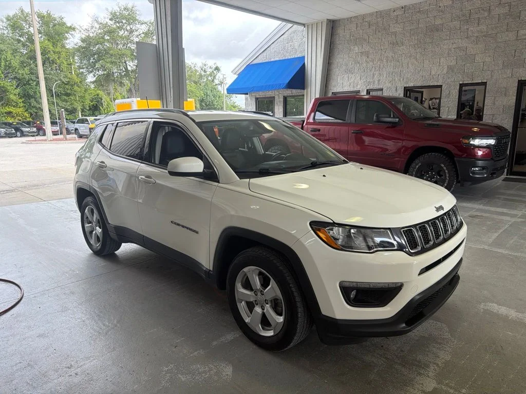 Used 2018 White Clearcoat Jeep Latitude image 3