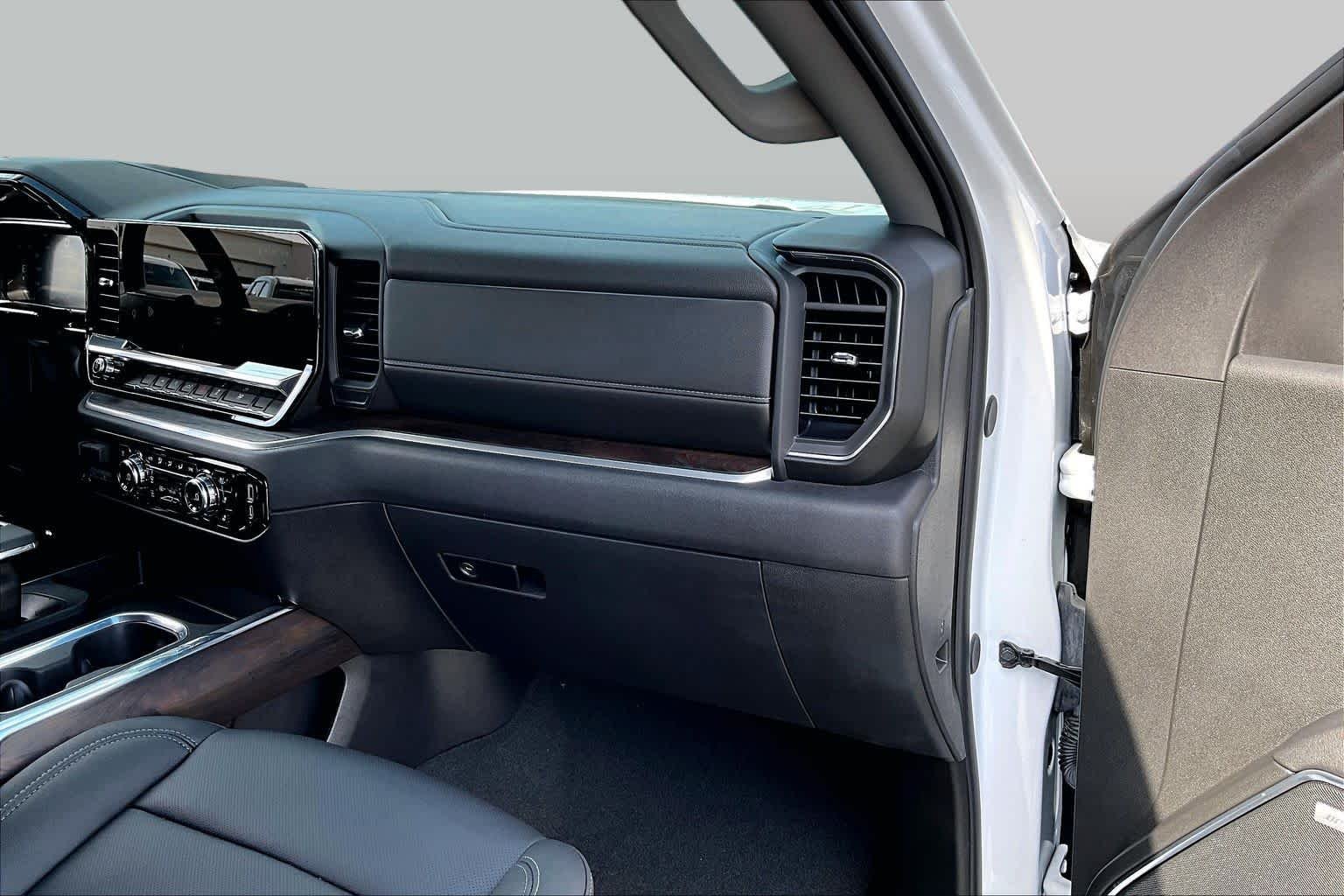 Used 2026 Summit White GMC SLT image 19