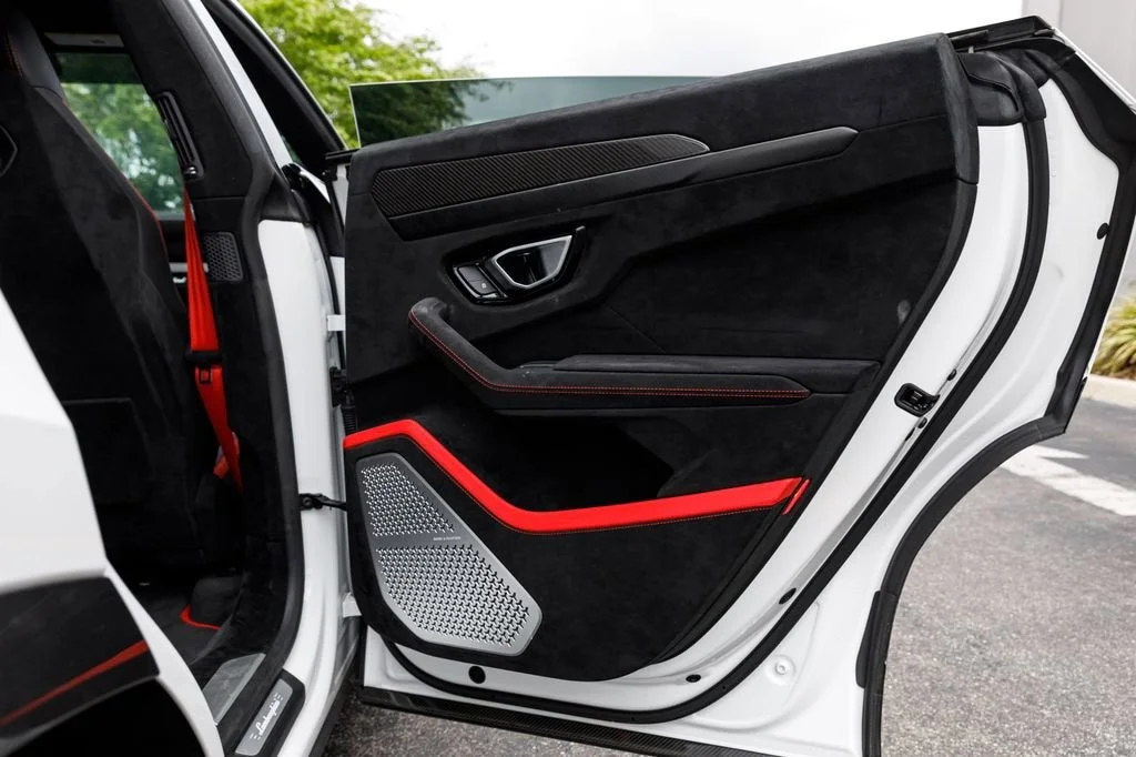 Used 2024 White Lamborghini Performante image 15