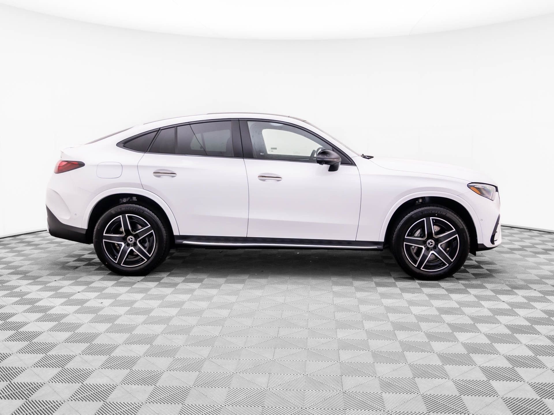 New 2027 MANUFAKTUR Moonlight White Metallic Mercedes-Benz GLC 300 Coupe image 6
