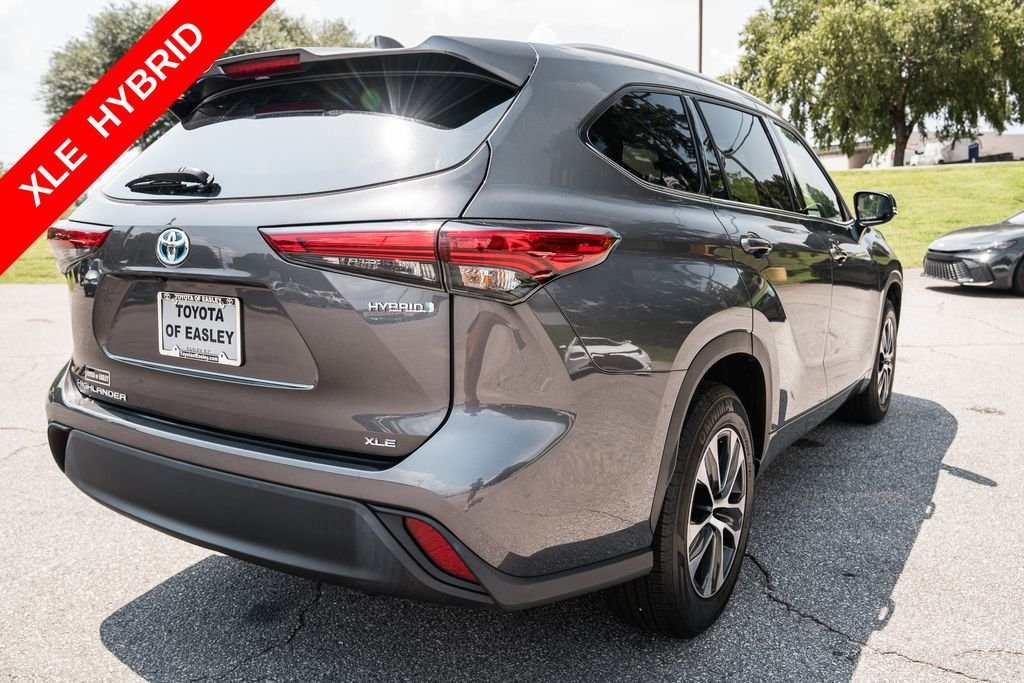 Used 2022 Magnetic Gray Metallic Toyota XLE image 8