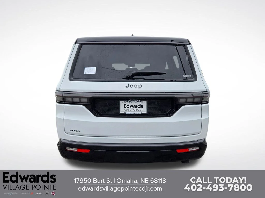 New 2026 Bright White Clear-Coat Exterior Paint Jeep Summit Reserve image 4