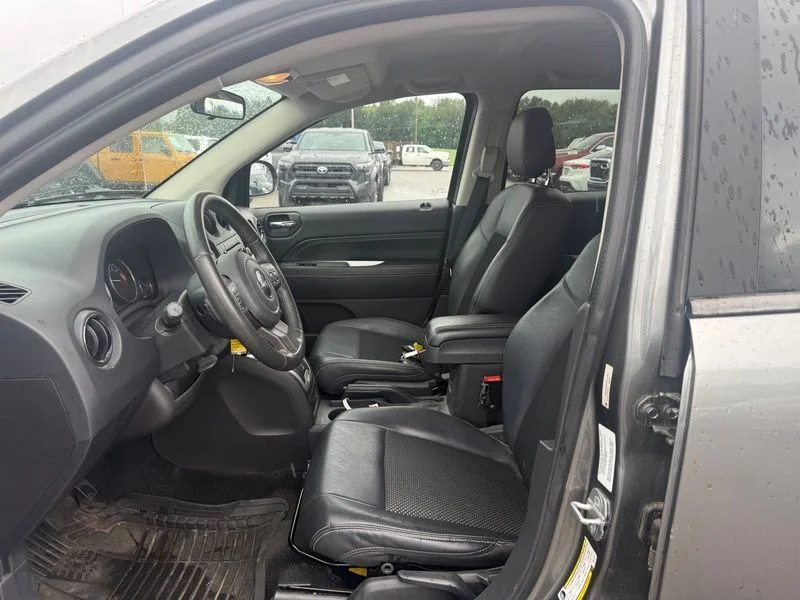 Used 2014 Gray Jeep Latitude image 3