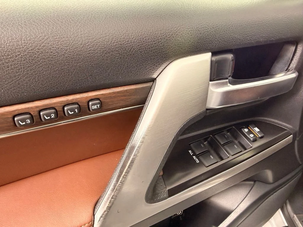 Used 2016 Silver Toyota Base image 18