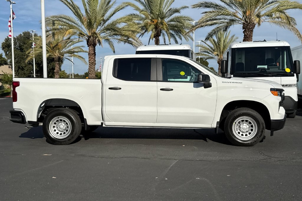 New 2026 Summit White Chevrolet WT image 2