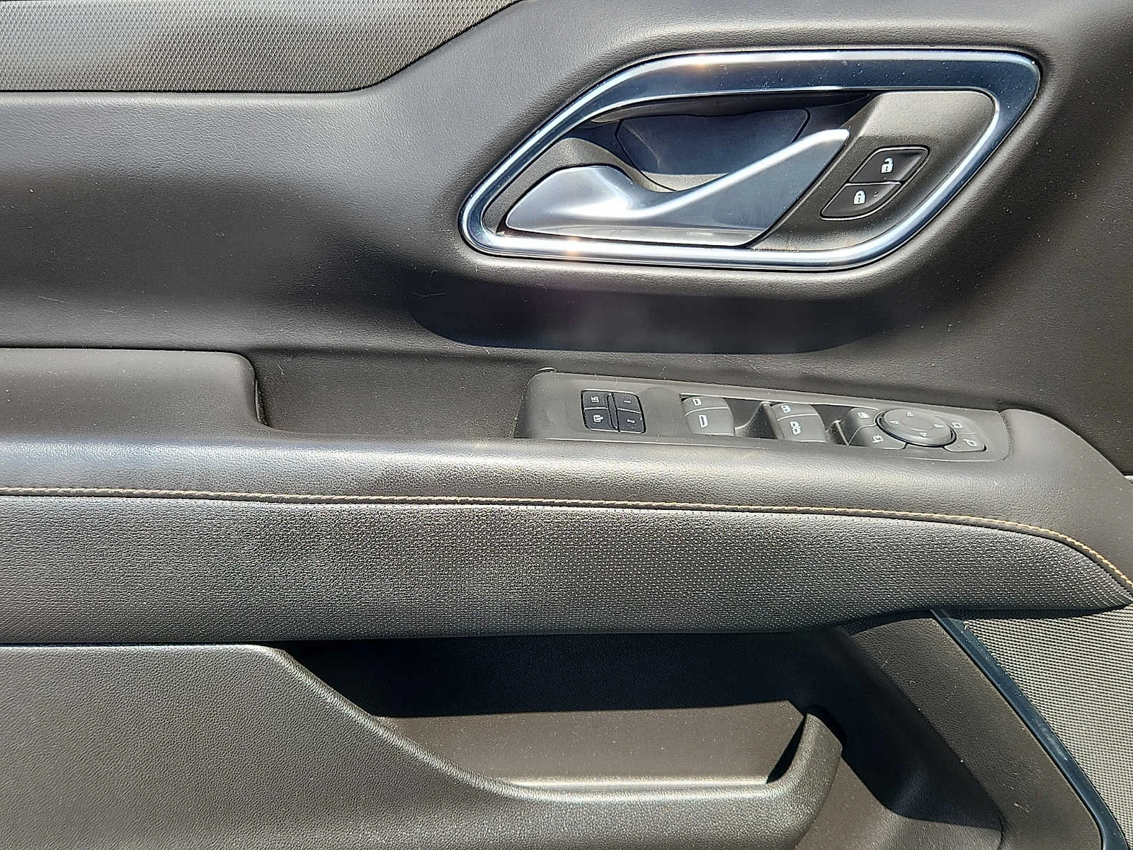 Used 2023 Summit White GMC AT4 image 14