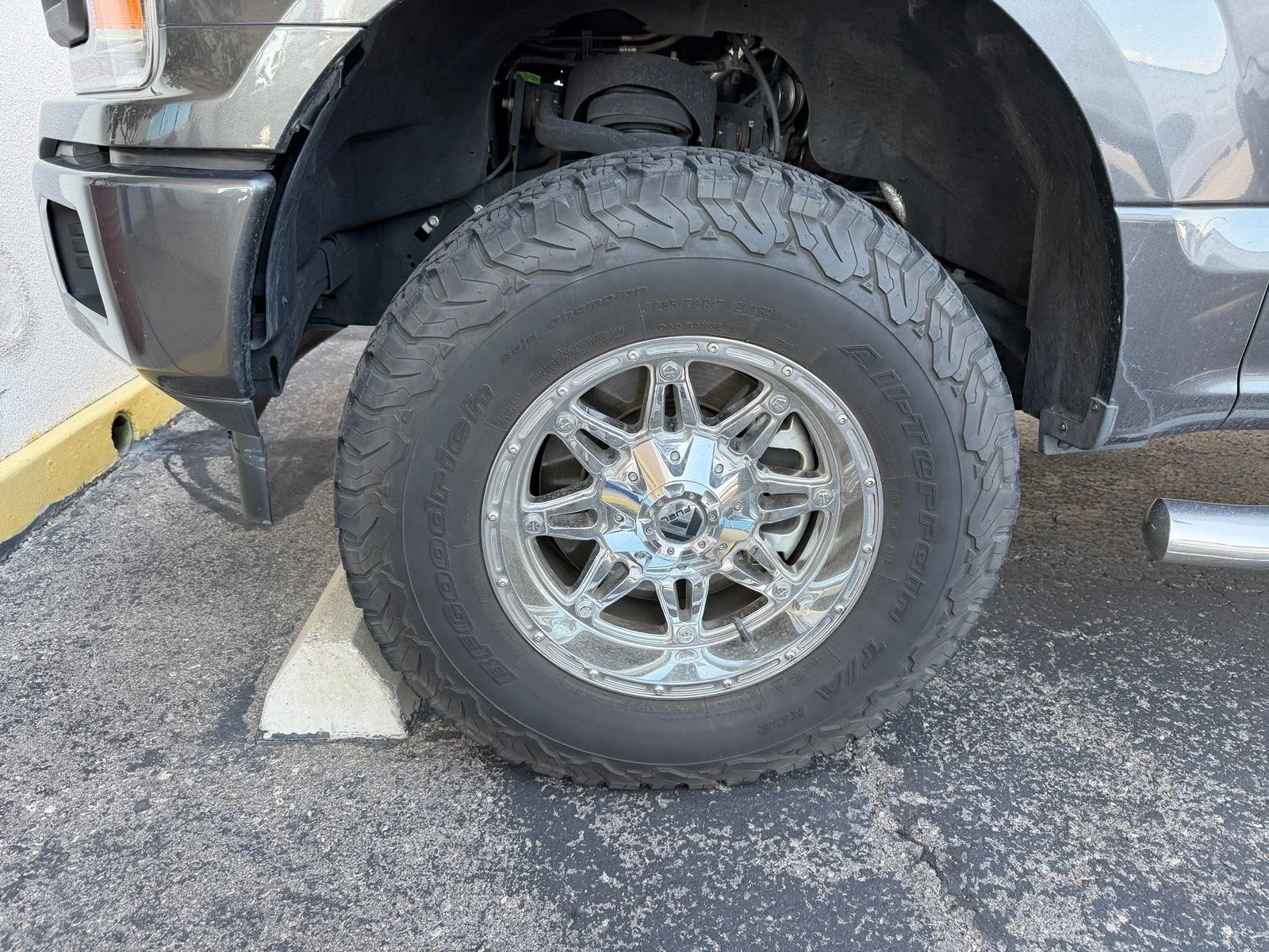 Used 2020 Magnetic Ford XL image 2
