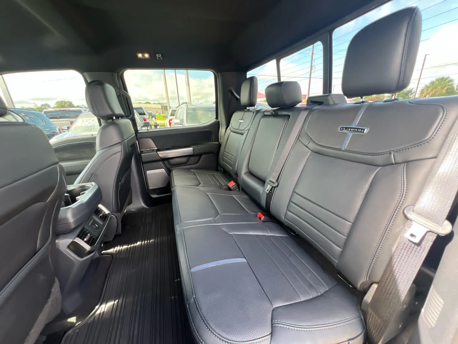 2025 Ford F-150 Platinum - Photo 16