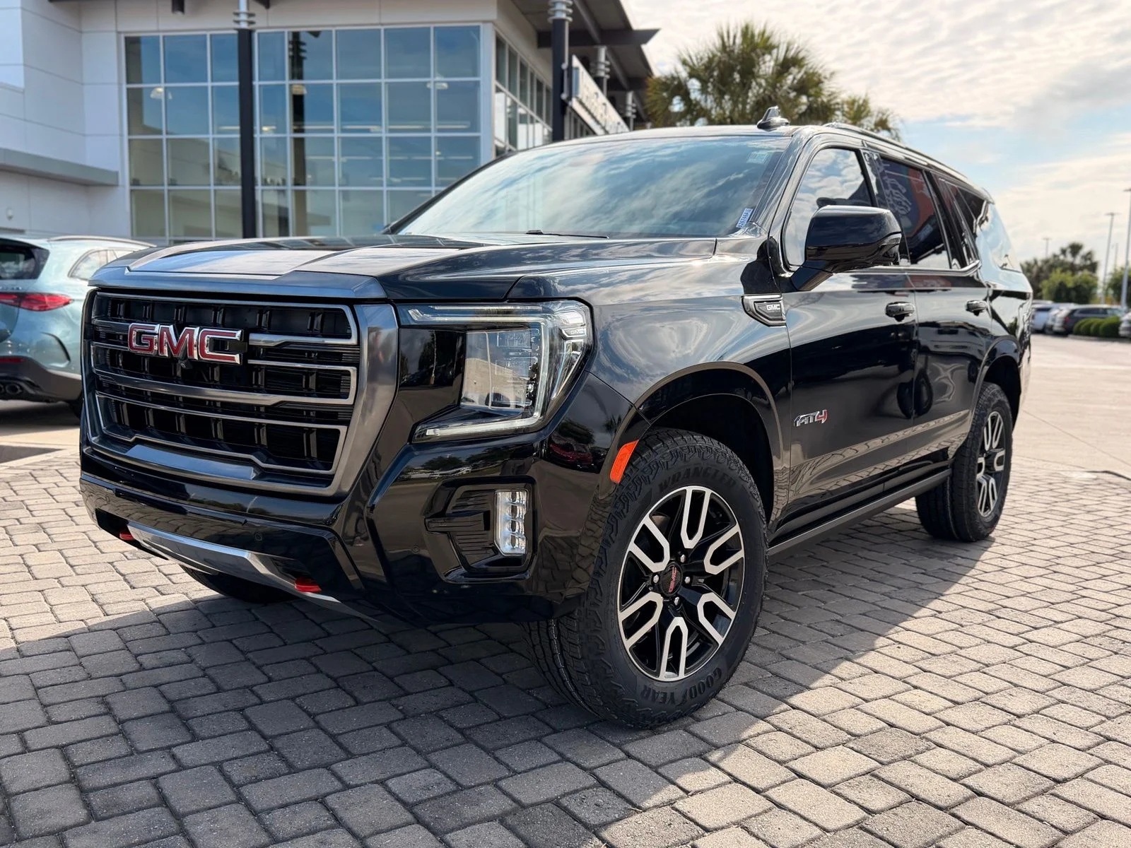 2023 GMC Yukon 4WD AT4's photo