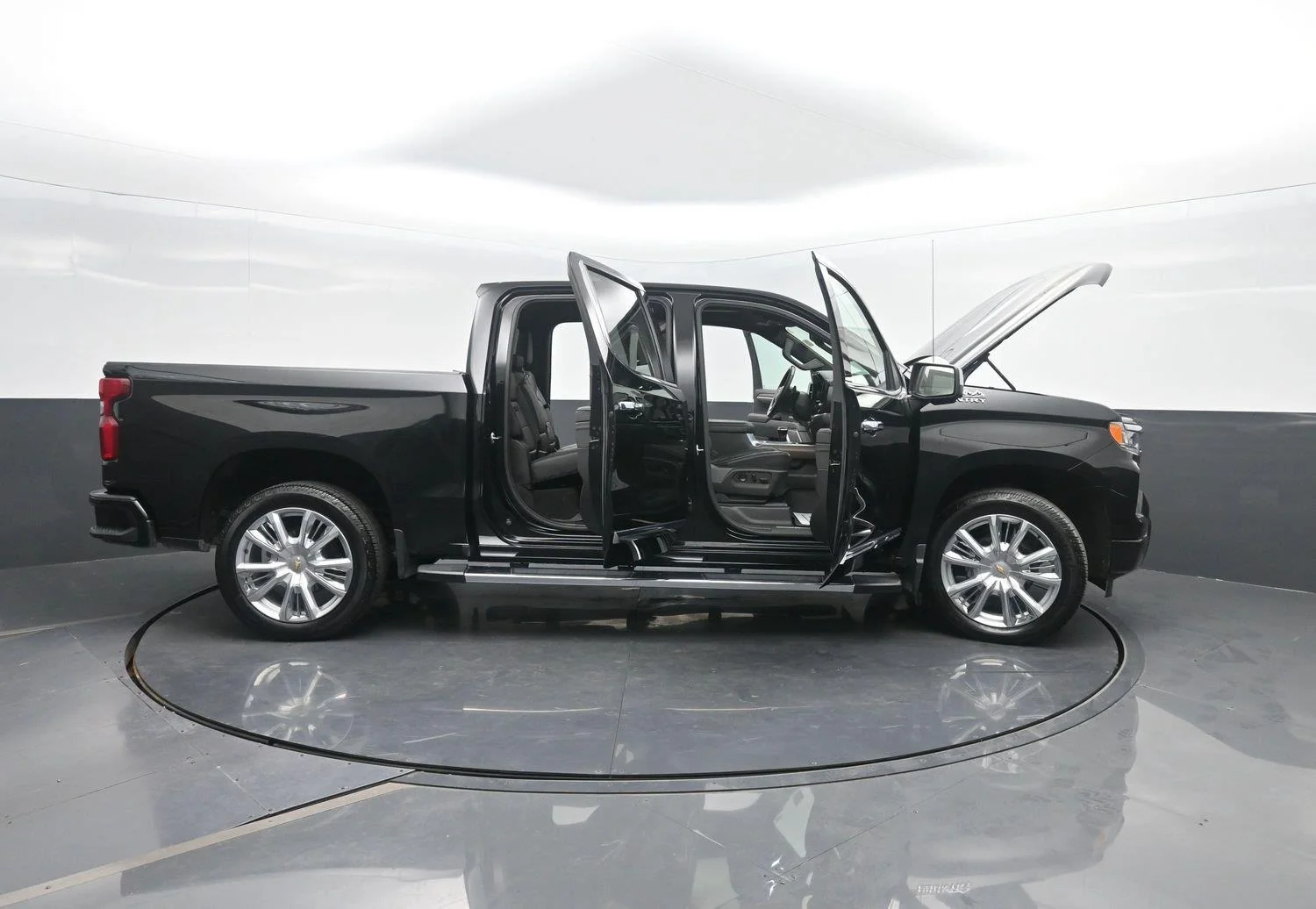 Used 2025 Black Chevrolet High Country image 54