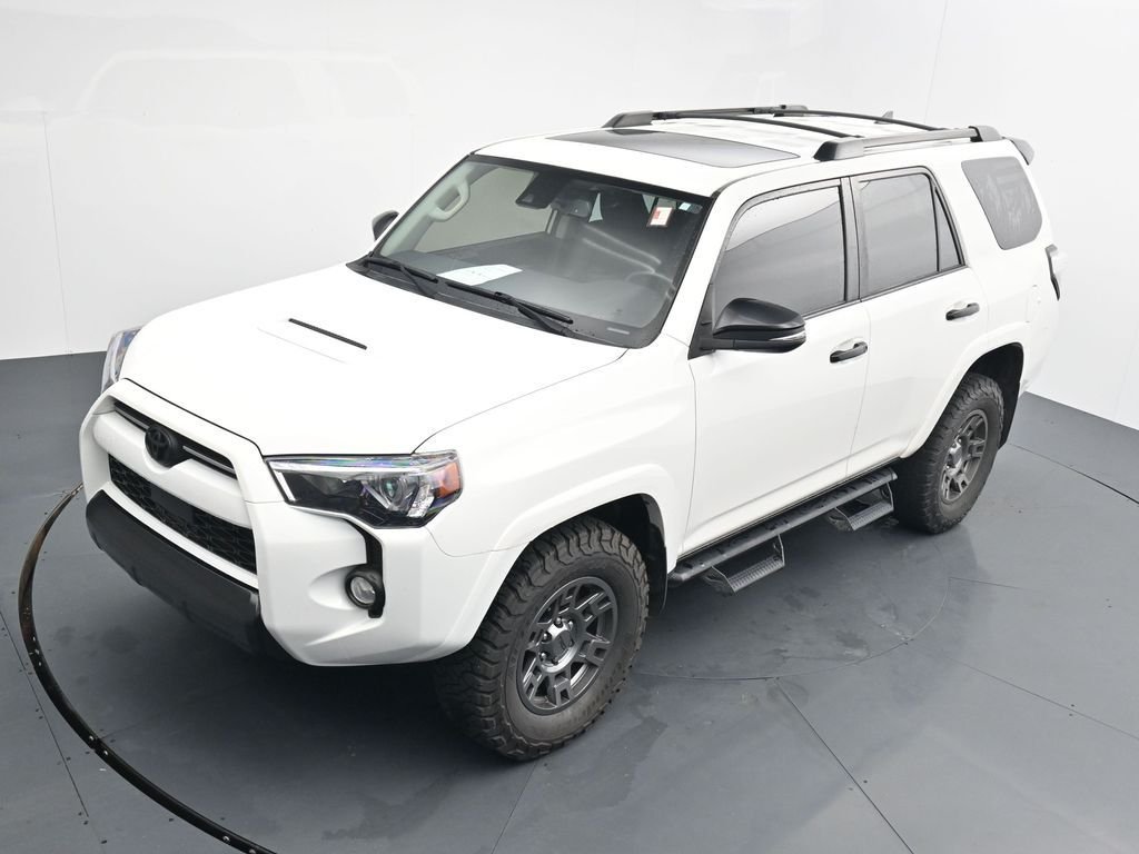 Used 2020 White Toyota Venture image 22