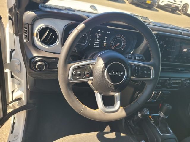 Used 2025 White Jeep Sahara image 30