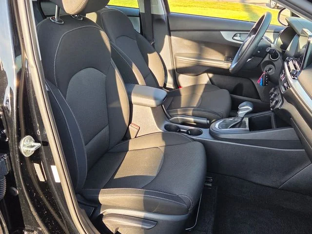Used 2023 Black Kia LXS image 14
