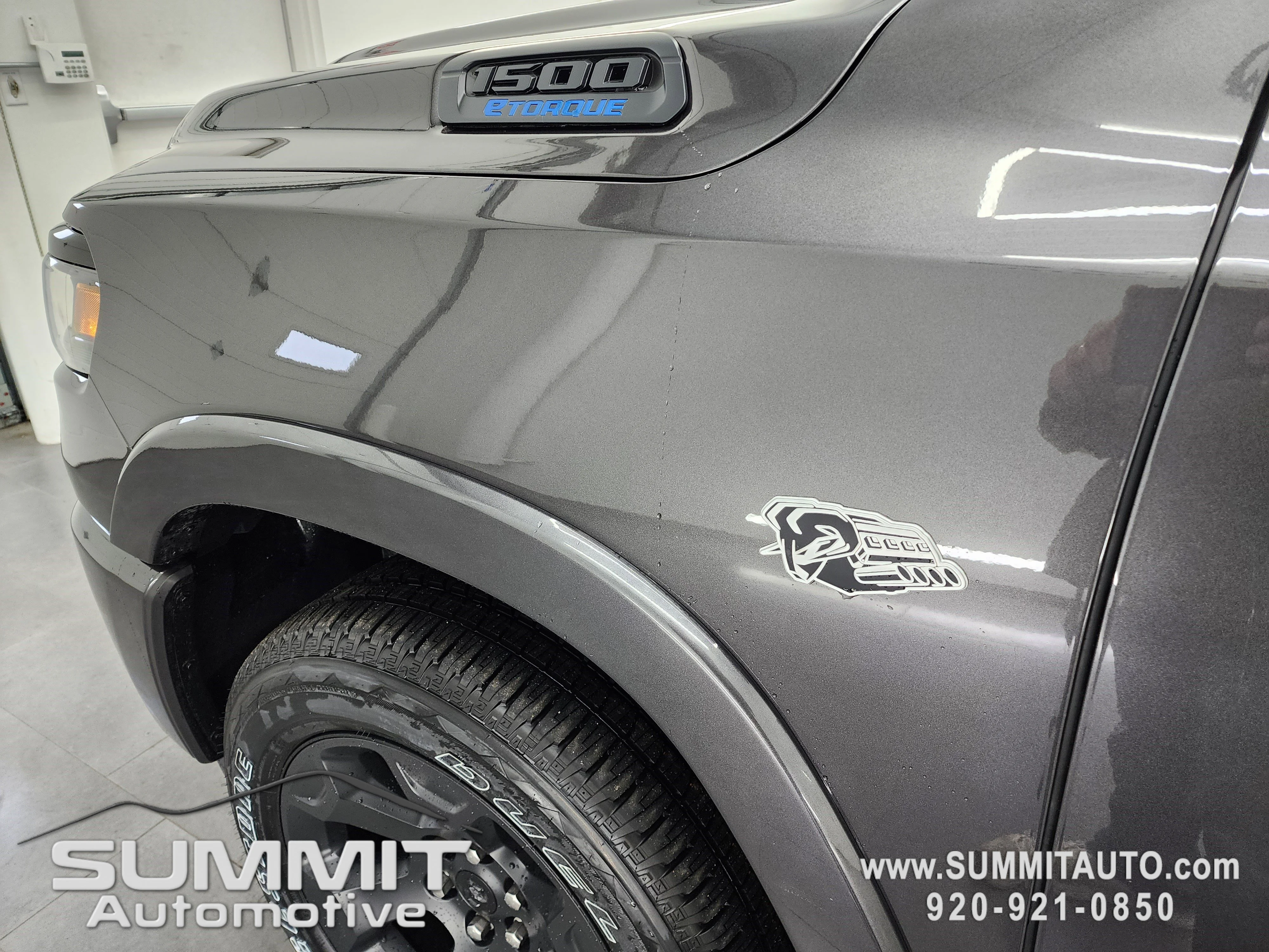 New 2026 Granite Crystal Metallic Clear-Coat Exterior Paint RAM Big Horn/Lone Star image 33