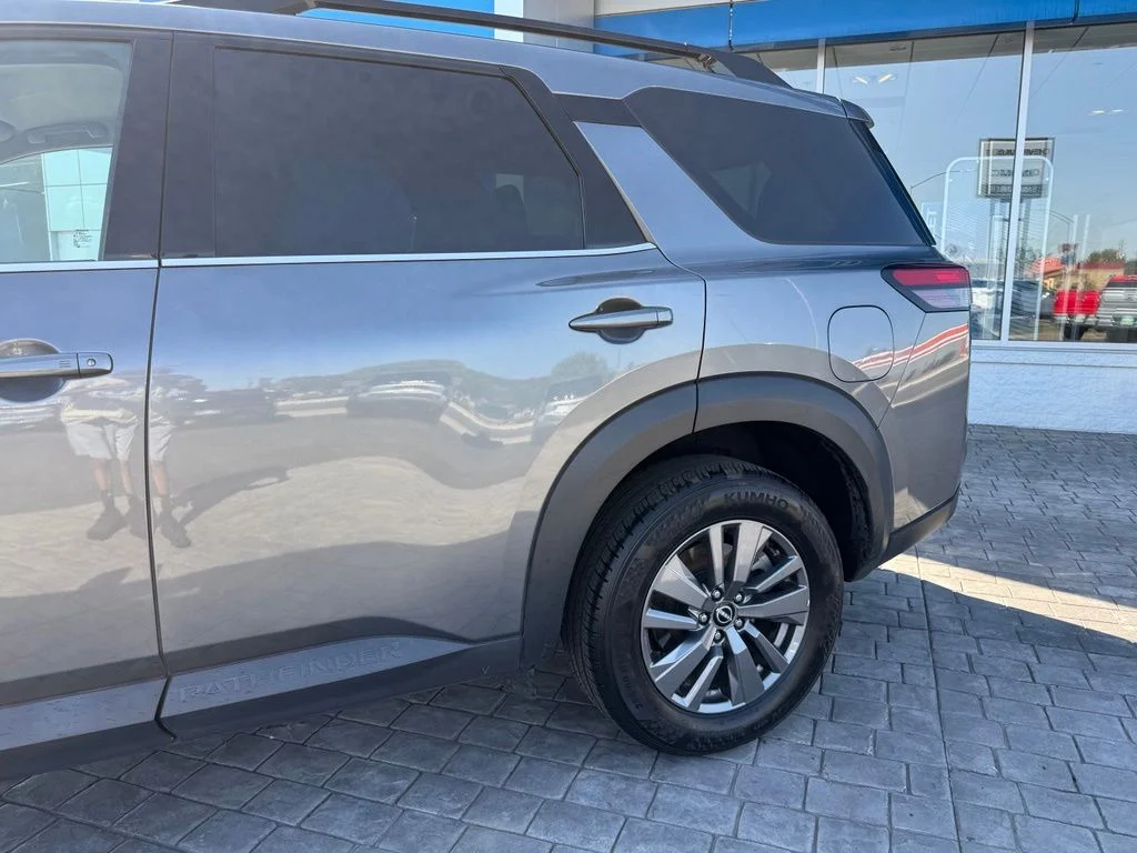 Used 2024 Gray Nissan SV image 6