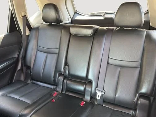 Used 2018 White Nissan SL image 13