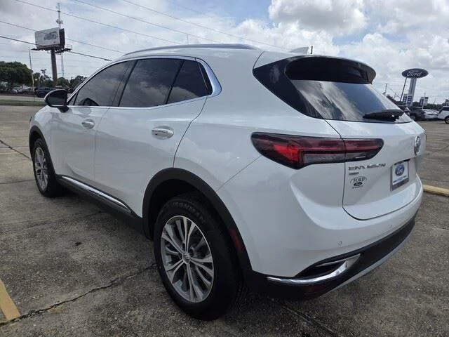 Used 2023 Summit White Buick Preferred image 3