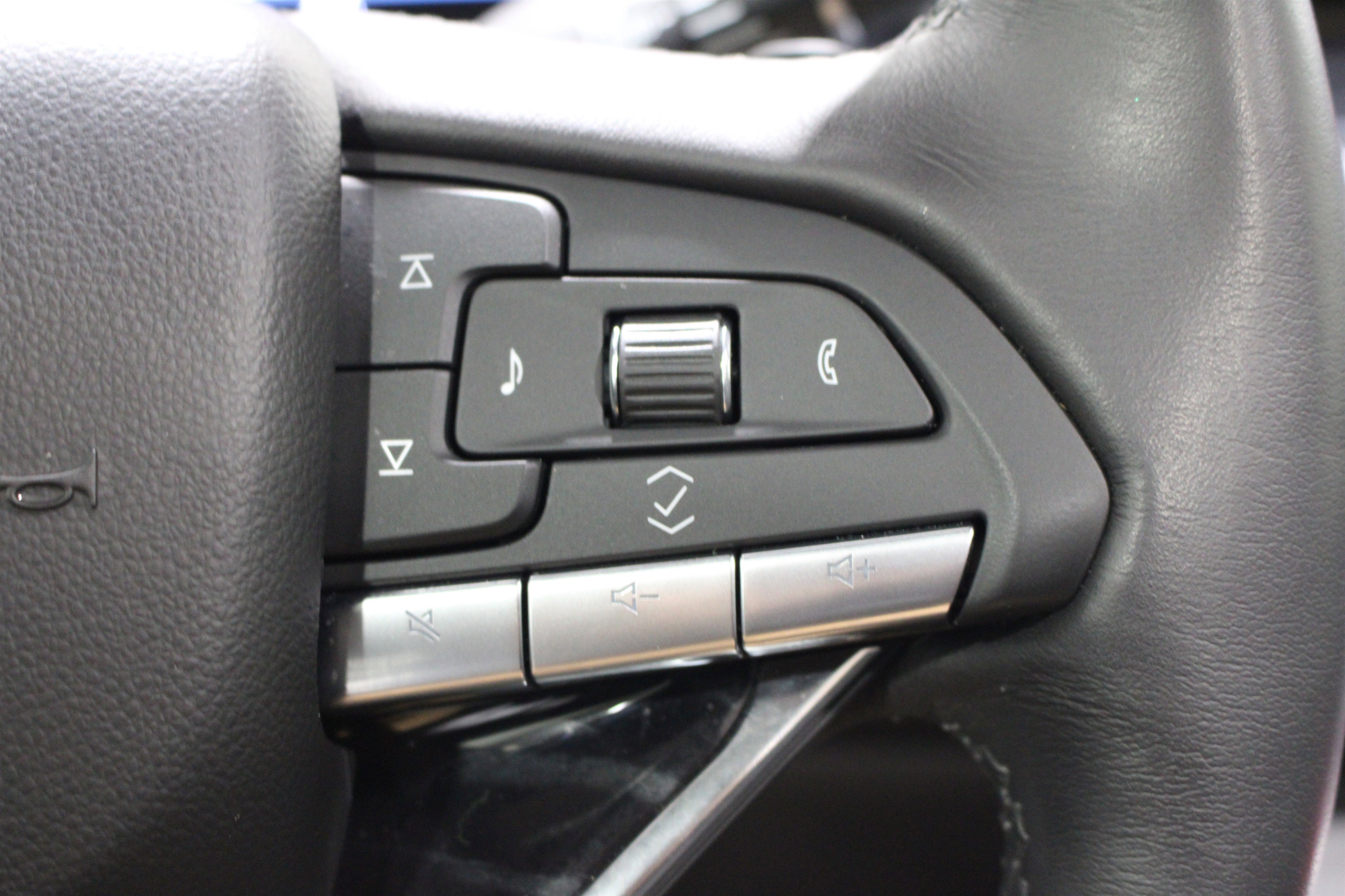 Used 2024 Crystal White Tricoat Cadillac 4WD Sport image 13