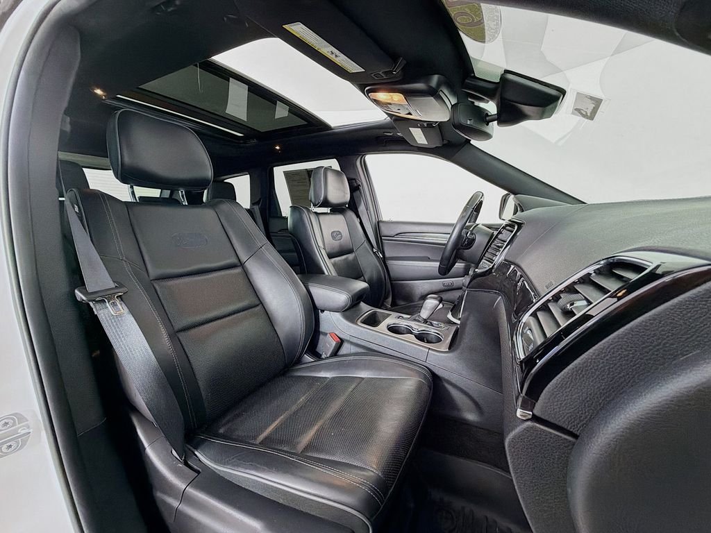 Used 2019 Ivory 3-Coat Jeep Overland image 30