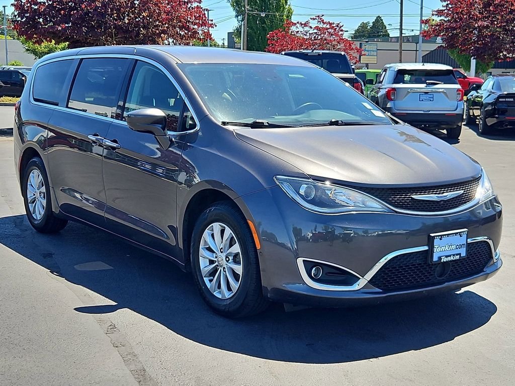 Used 2019 Granite Crystal Metallic Clearcoat Chrysler Touring Plus image 8
