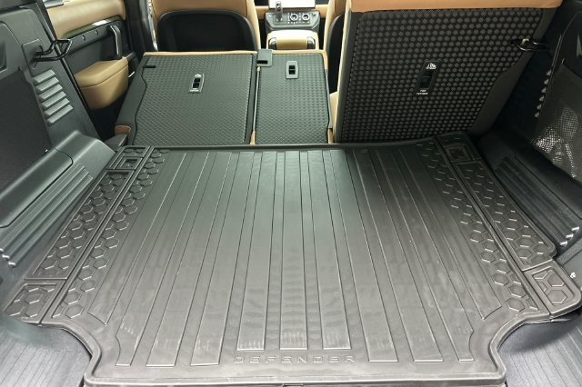 New 2026 Woolstone Green Land Rover X-Dynamic SE image 14
