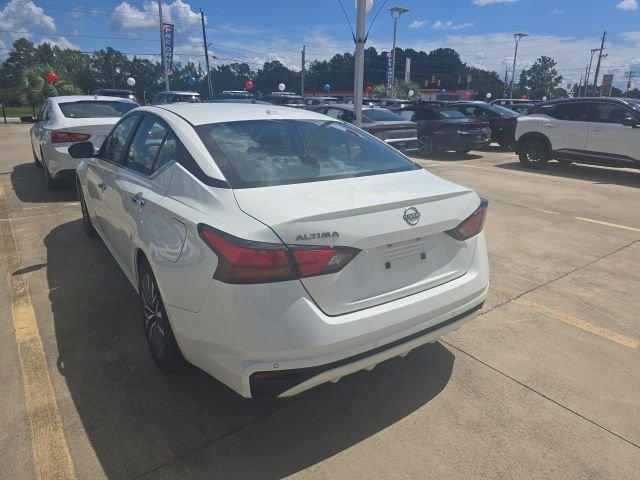 Used 2025 White Nissan 2.5 SV image 5
