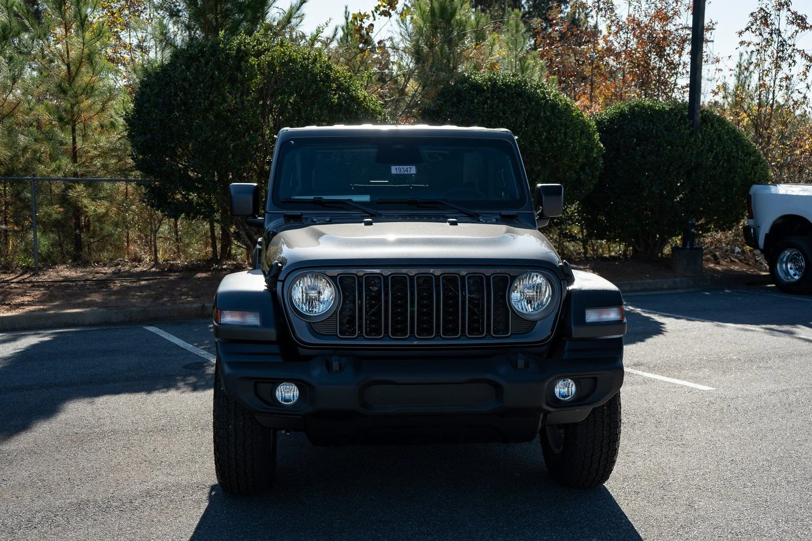 New 2026 Granite Crystal Metallic Clearcoat Jeep Sport S image 2